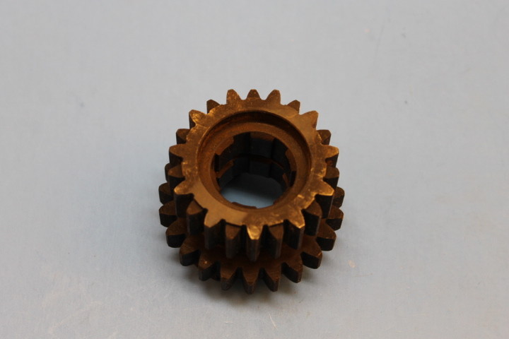 X I I I❣️ NOS YAMAHA XVZ12 VXZ13 2nd/3rd pinion (22/23T) GEAR PART