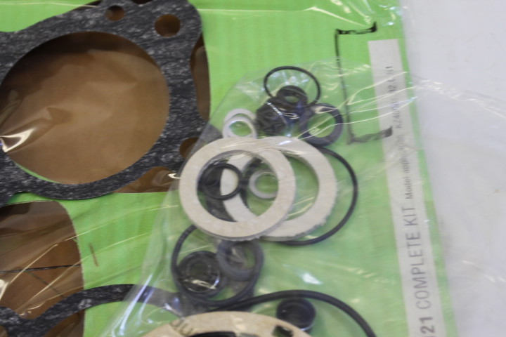 NOS OEM Kawasaki Engine Gasket Set 1978 KZ400C1 KZ400B1 K14046-121