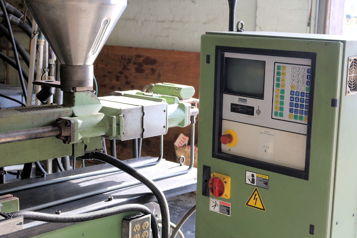 ARBURG ALLROUNDER MULTITRONICA INJECTION MOLDING MACHINE