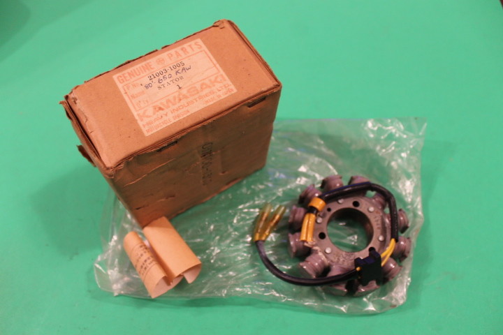 KAWASAKI NOS STATOR MOUNTING SCREWS S2 F4 21023-009