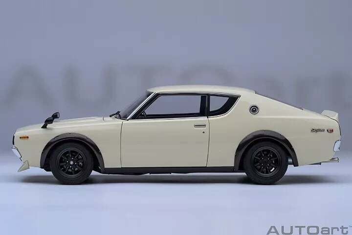 1/18 Nissan Skyline 2000 GT-R (KPGC110) Tuned Ver. RHD White