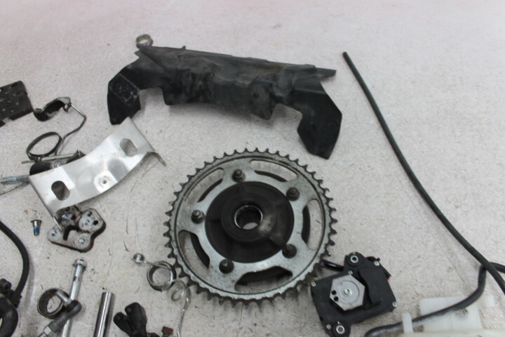06 07 SUZUKI GSXR750 GSXR 750 PARTS AND HARDWARE LOT | eBay