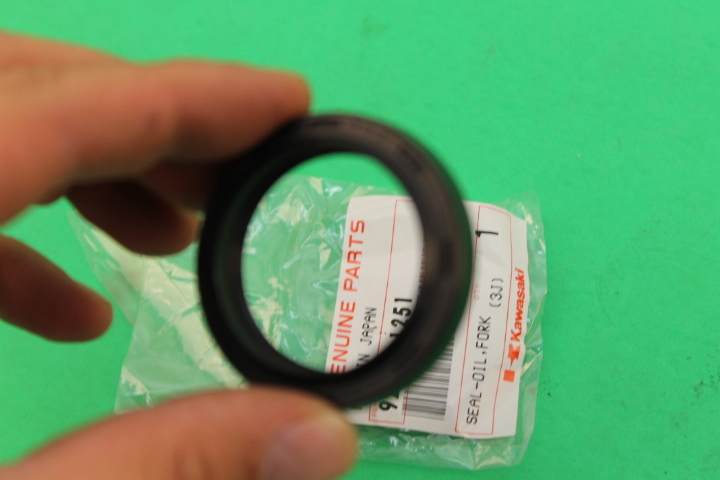 こーじ NOS Kawasaki ZX1000 KZ1000 Fork Oil Seal PART# 92049-1251 | eBay