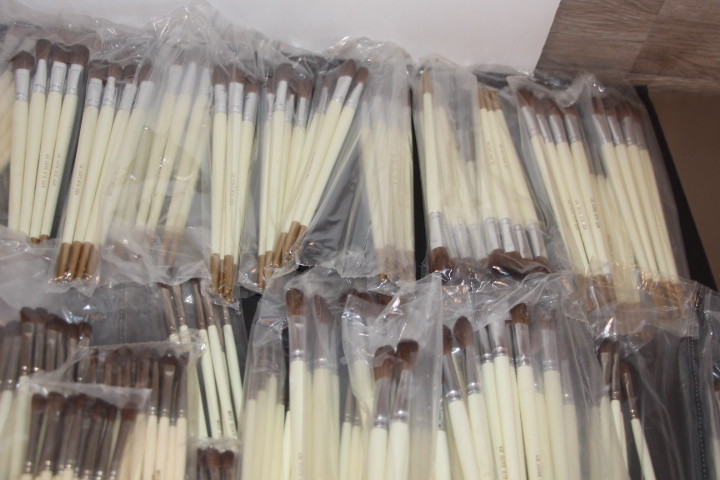 Lot of 270 Artist's Paint Brushes New Old Stock
