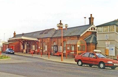 PHOTO  HAMPSHIRE  FRATTON RAILWAY STATION EXTERIOR UP SIDE 1994