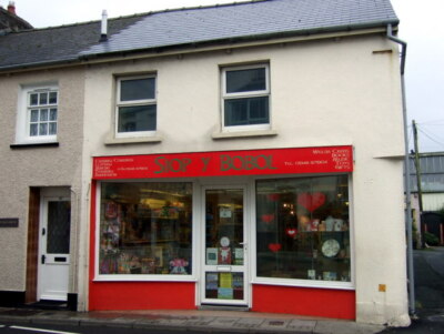 Photo 6x4 Siop y Bobol Fishguard/Abergwaun Ardderchog! Always nice to se c2008