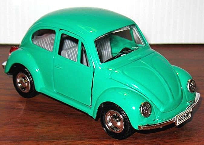 ヤ*ミ様 CHUMS BEETLE TYPE 1 2012 Johnny Lightning 1/64 Used Cars 1965 Volkswagen Beetle