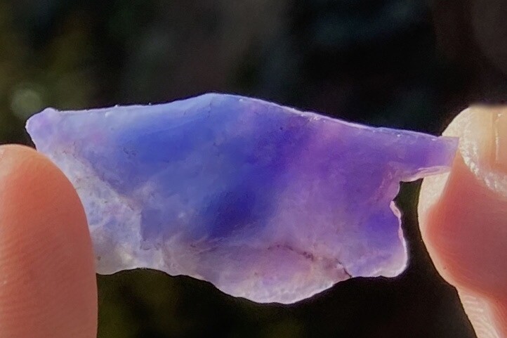 richterite-w-sugilite-multi-color-rough-aaa-gradesmall-jewel-995-carats