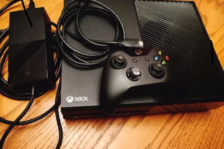 Xbox One With Pad + Steering Wheel + Forza Horizon 4 | in ...