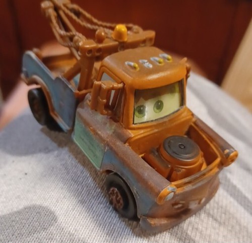 S Lenticular Eyes Tow Mater Brown Truck Diecast Vehicle 1:55