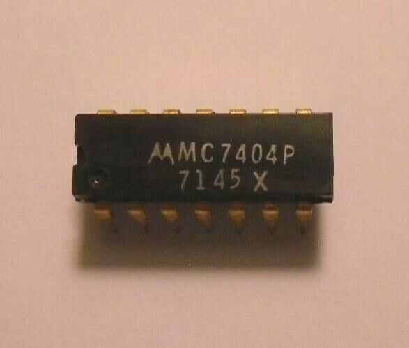 1971 VINTAGE Motorola  MC7404P  Hex Inverter DIP 14  GOLD pins + Data Sheets