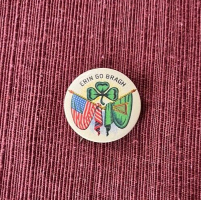 Four (4) ''Erin Go Bragh'' buttons with U.S., Ireland flags
