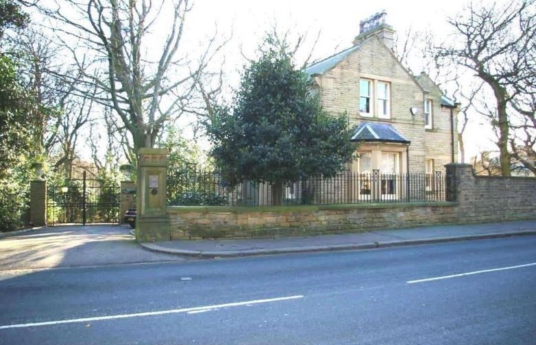 Detached Period Property 10 Minutes From Huddersfield Town Centre