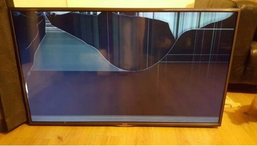 3d led LG tv 47 inches broken screen | in Wandsworth, London | Gumtree