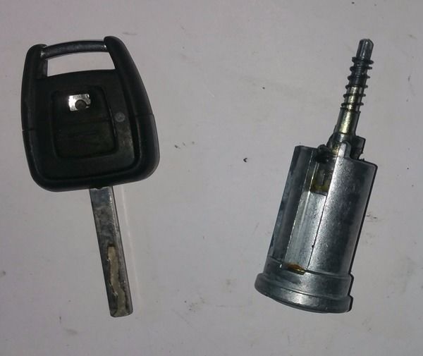 Vauxhall Zafira Ignition Barrel & Key (2003) in Luton, Bedfordshire