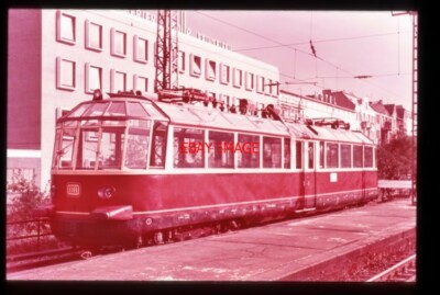 PHOTO  GERMAN RAILWAY ELECTRIC LOCO ET 91 01 (491 001) IM BHF HMBURG 1968