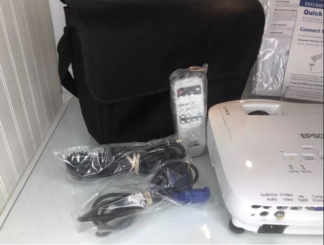 New Epson H 309A LCD Projector MULTIMEDIA LCD PROJECTOR SVGA