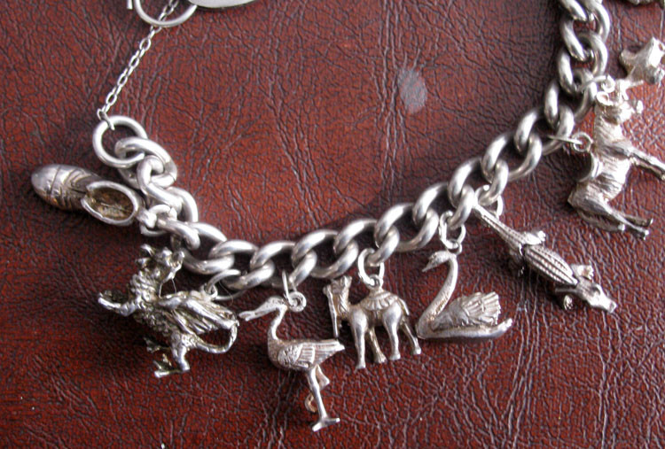 Vin. Sterling Silver Charm Bracelet Nicely Hallmarked 14 Beautiful Charms
