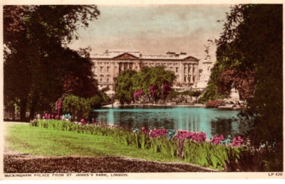 London Unused coloured printed postcard of Buckingham Palace