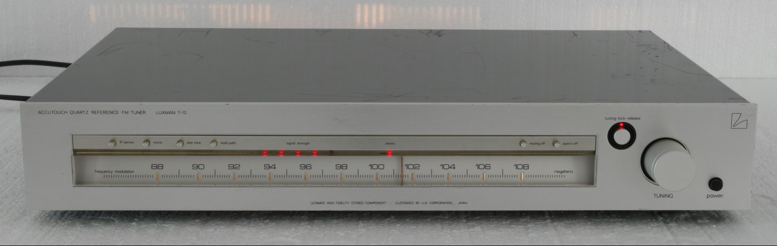 Luxman T-12 Accutouch Quartz Reference FM Stereo Tuner : Good Working Condition!