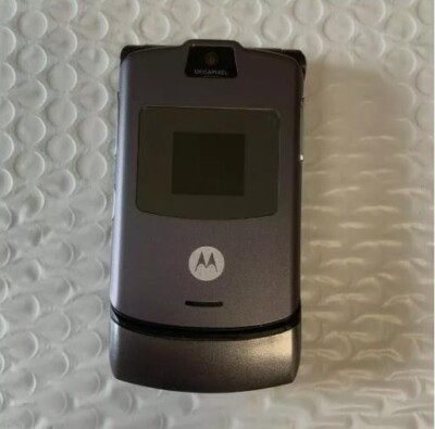 Motorola RAZR V3  Bluetooth GSM 850 /900 /1800 /1900 Mobile Phone