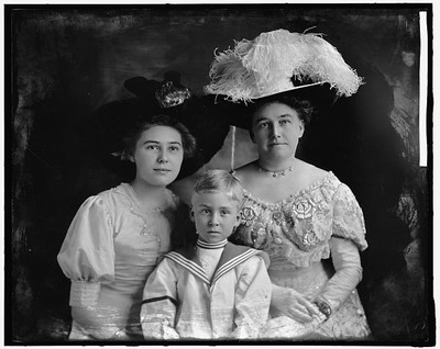 Photo:PEARY, ROBERT E., MRS. GROUP