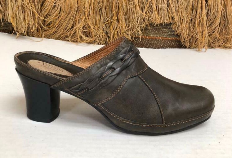 Clark Artisan Womens Black Leather Embroidered Slip On  display picture 1