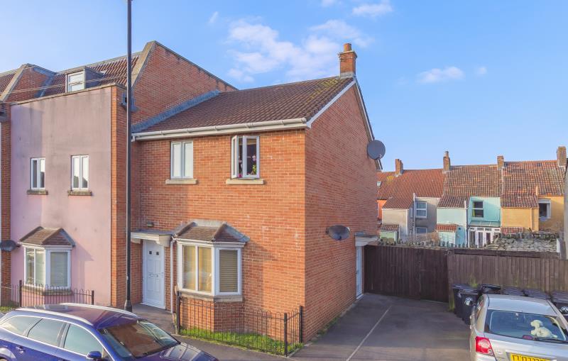 2 bedroom flat in Victoria Place, St Bristol, BS5 9NP in St