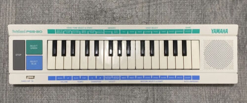 Vintage Yamaha PortaSound PSS-20 Keyboard Monophonic. 32 Keys White Tested