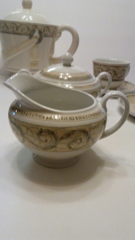 13 Piece Johnson Bros Acanthus Teaset New