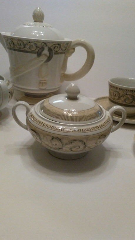 13 Piece Johnson Bros Acanthus Teaset New