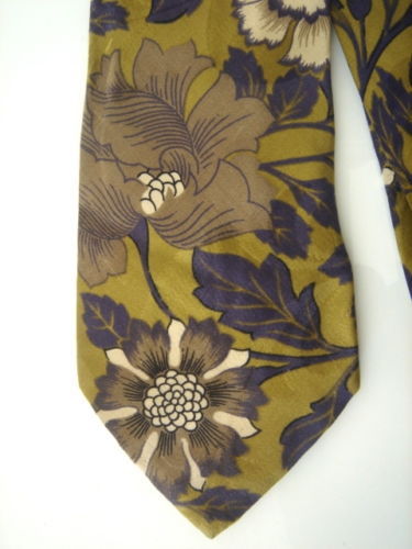 ANCIEN VINTAGE CRAVATE BURBERRYS 100 % LAINE DESSIN PAS NOEUD
