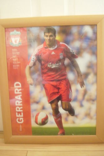 Luis Díaz Posó Con La Nueva Camiseta Del Liverpool 2023-2024 - Foto 6