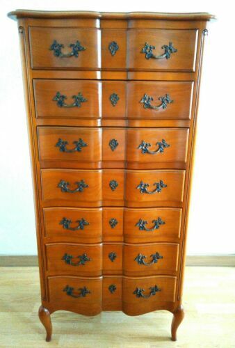 Commodes et chiffonniers de style Louis XV et néoclassiques du XIXe siècle