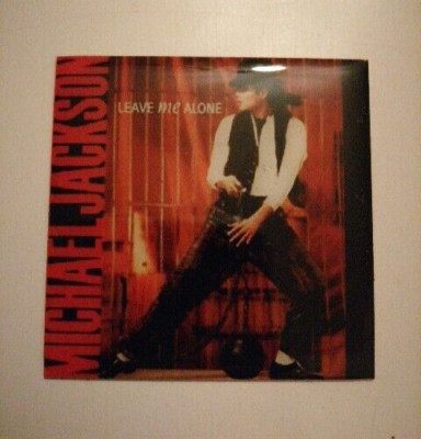 MICHAEL JACKSON magnet aimant dimension environ 4,3 cm x 4,3 cm LEAVE ME ALONE