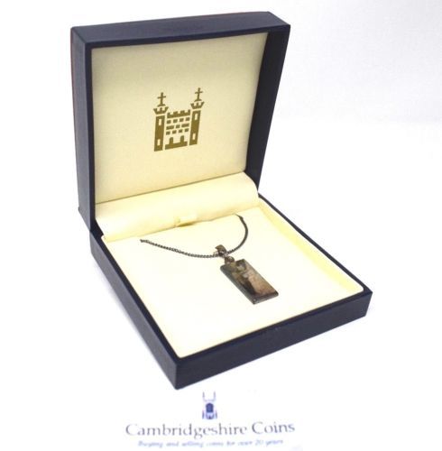 Raro Ciondolo Inglese Sixpence In Argento Su Catena Figaro