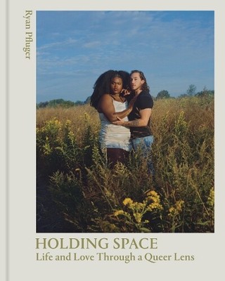 Ryan Pfluger Holding Space (Hardback)