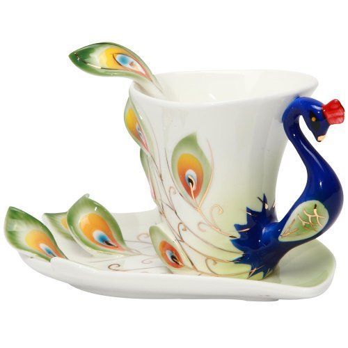 Tassen und Untertassen aus Porzellan