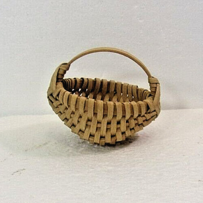 VINTAGE PRIMITIVE AMERICAN MINIATURE WOVEN REED 4'' BUTTOCKS BASKET