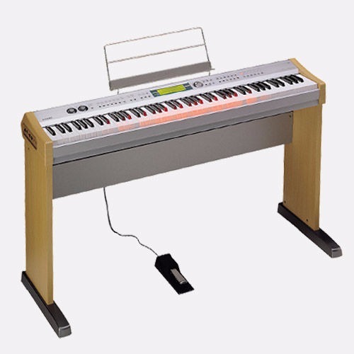 Digital Piano Casio PL40R with builtin speakers, illuminating keys
