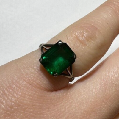 Vintage Dainty 9k White Gold Green Emerald Color Sizable Pinky Ring sz 3.75 DD4