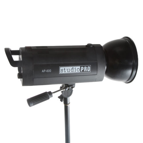 2 Flashs Studio Calumet Travelite 750 – 117V, Avec Télécommande, Occasion