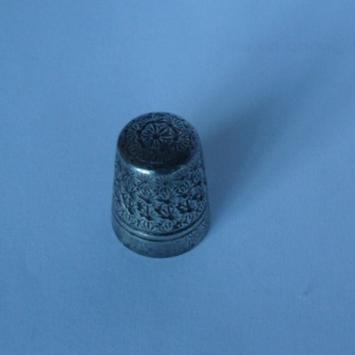 Antique Charles Horner Dorcas Silver Plated  Thimble Number 8