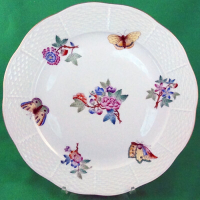 QUEEN VICTORIA by Herend Older Version Dinner Plate NEW NEVER USED made Hungary