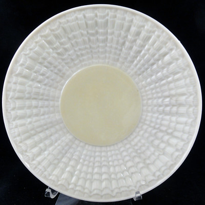 LIMPET by Belleek SALAD PLATE Yellow Centre 8.2'' diameter NEW NEVER USED Ireland