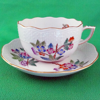 HEREND QUEEN VICTORIA Older Version Demi Tasse Cup & Saucer NEW NEVER USED 