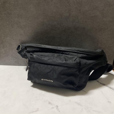 GIVENCHY Body Bag ESSENTIAL U BUMBAG Black, Cross body, Good