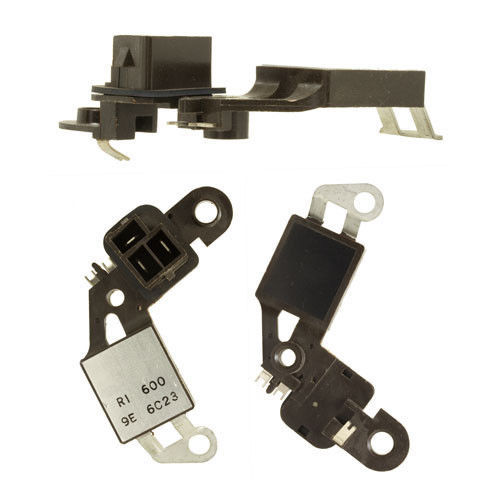 Régulateur De Tension Neuf Pour Piaggio Beverly Cruiser 250 - Référence RO 58086R - Marque Générique - Pour Remplacer L'original