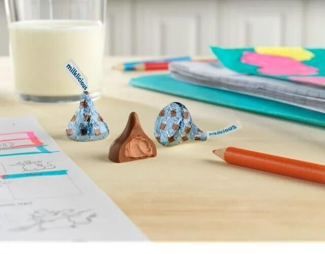HERSHEY'S Kisses Milklicious, Creamy Filled Milk Chocolate Bulk Candy (2 Pounds)