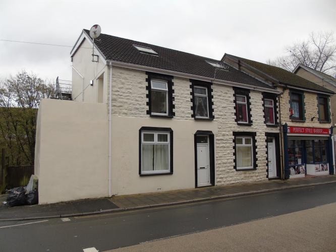 2 BED BASEMENT FLAT FOR RENT IN TYLORSTOWN, EAST ROAD NEAR Lidl's in